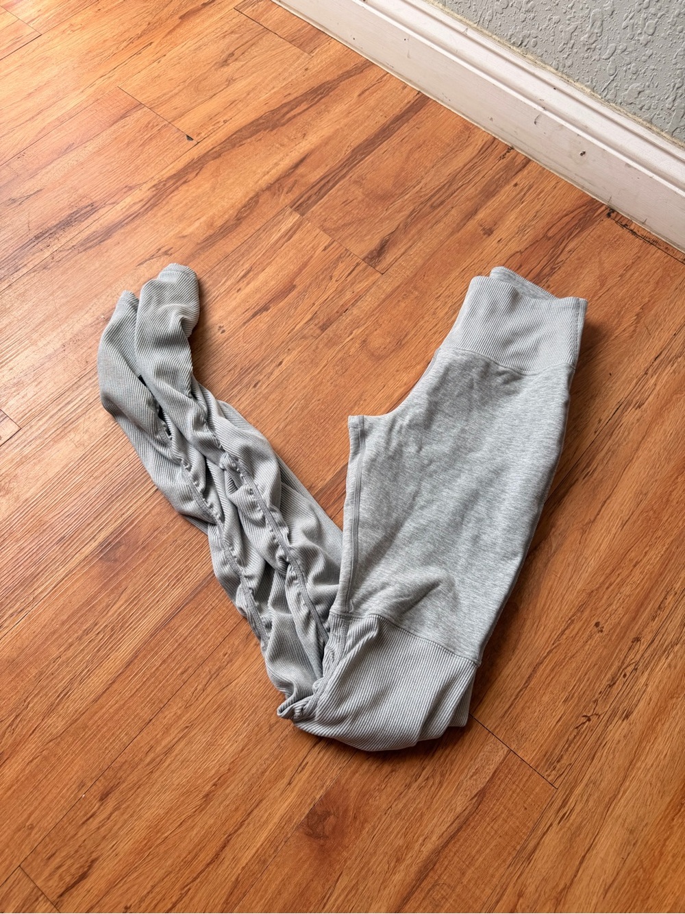 ALO Yoga  Light Gray Ribbed Leggings